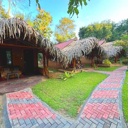 Hasthi Safari Cottage Udawalawe Ngoại thất bức ảnh