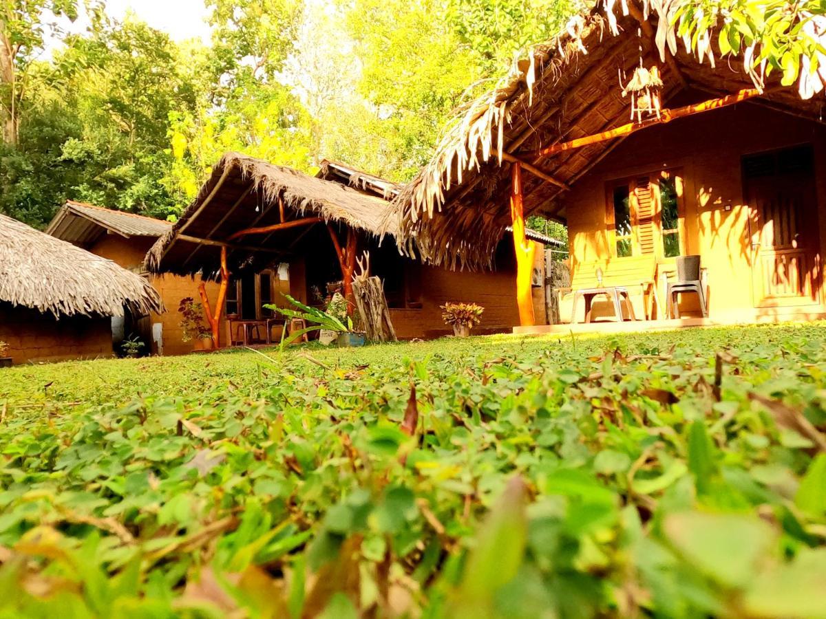 Hasthi Safari Cottage Udawalawe Ngoại thất bức ảnh