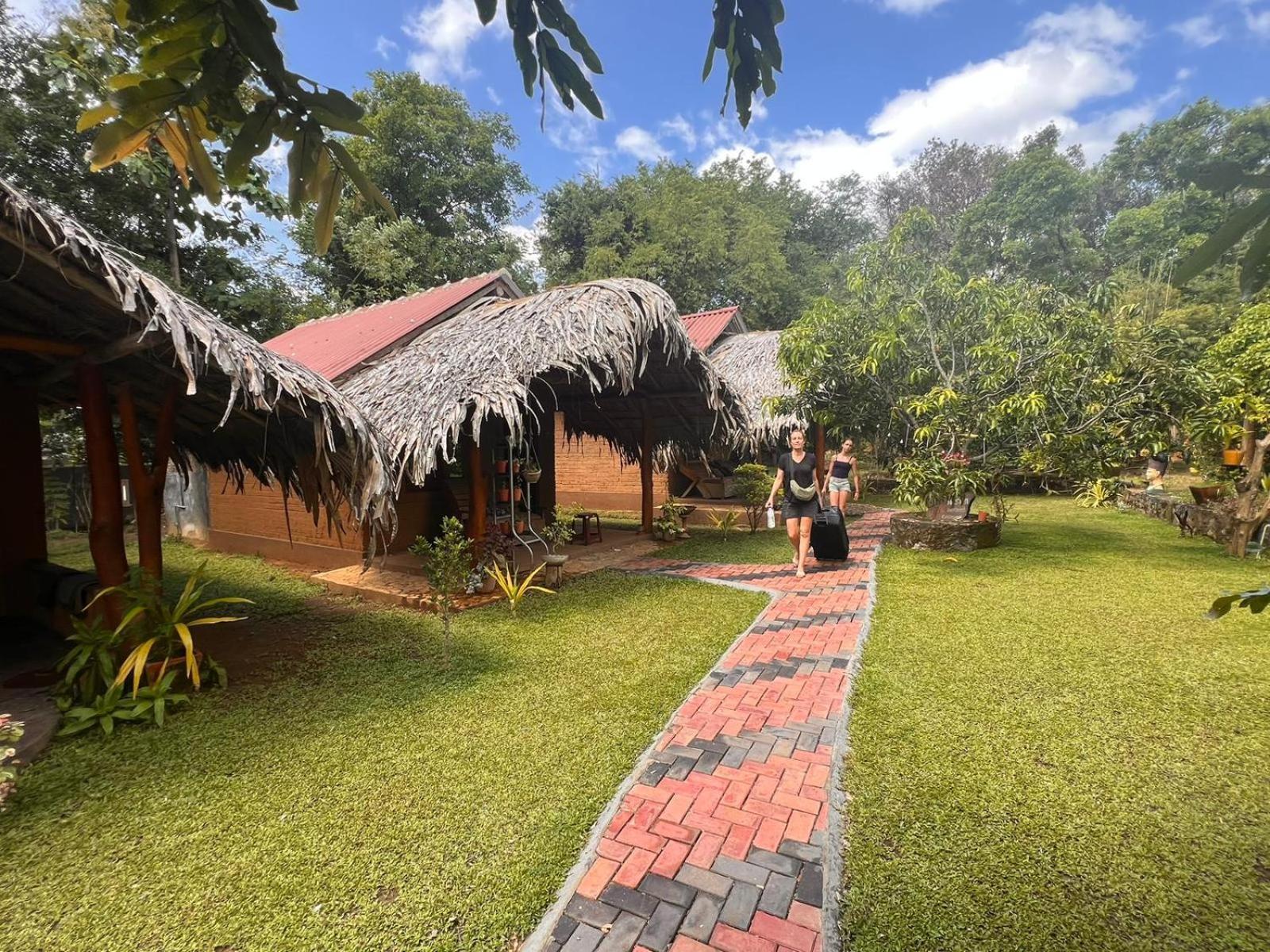 Hasthi Safari Cottage Udawalawe Ngoại thất bức ảnh